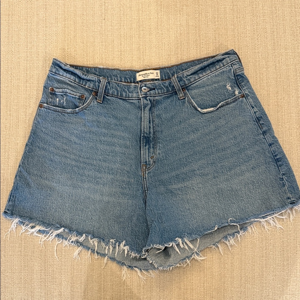 Abercrombie Curve Love high-rise dad shorts size 33/16